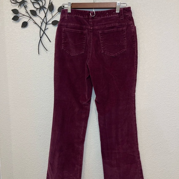 ST John’s Bay Burgundy Stretch Corduroy Boot Cut Pants Boho Country Size 6 - Picture 7 of 8